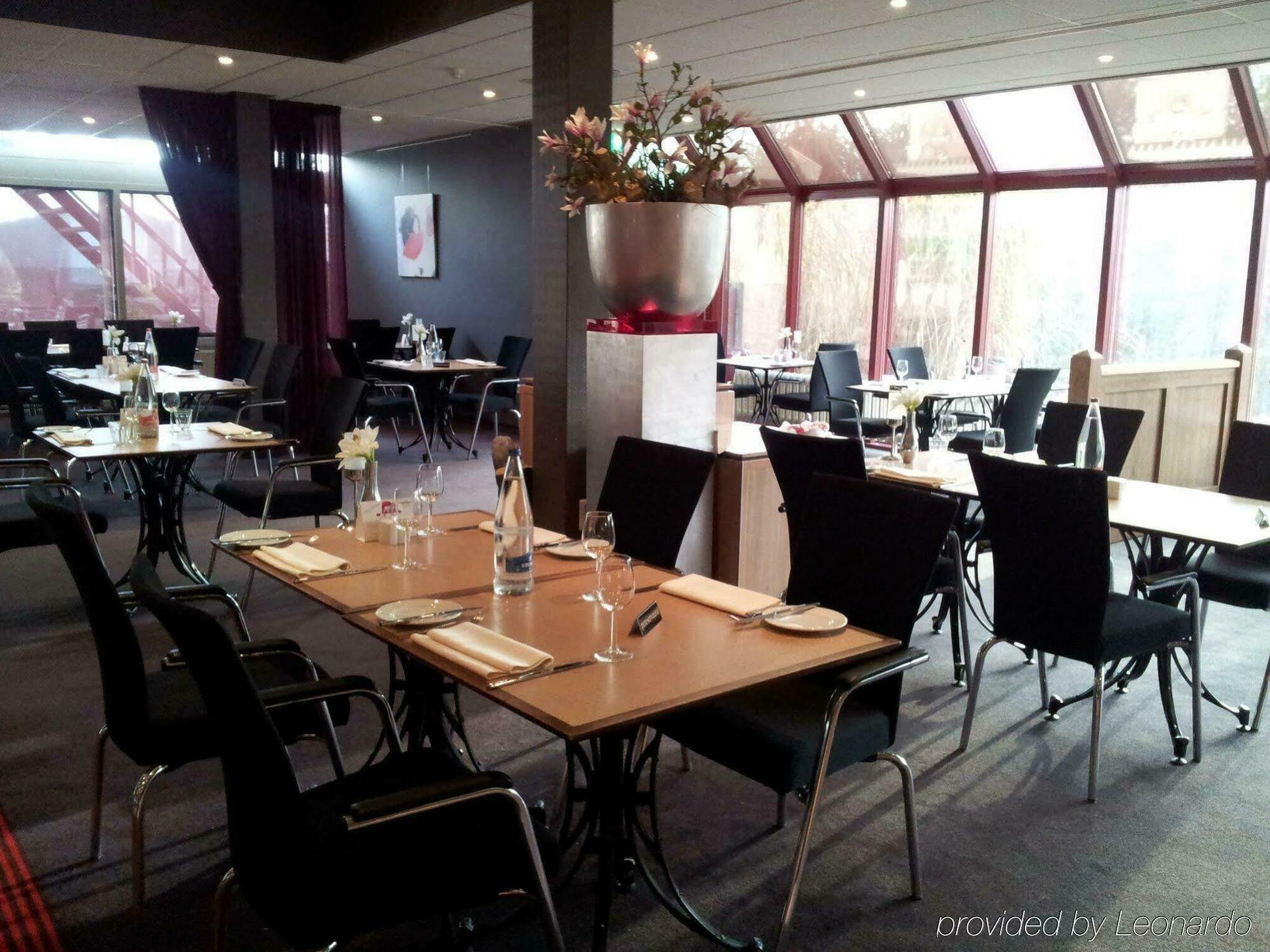 Postillion Hotel Arnhem Bagian luar foto